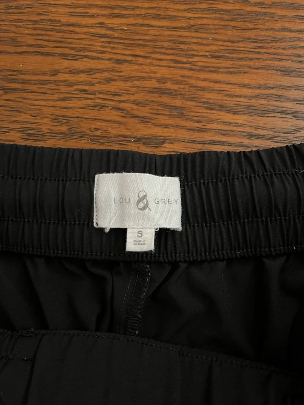 Lou & Grey Women's Black Drawstring Athletic Shorts Size Small Gym Neutral Basic